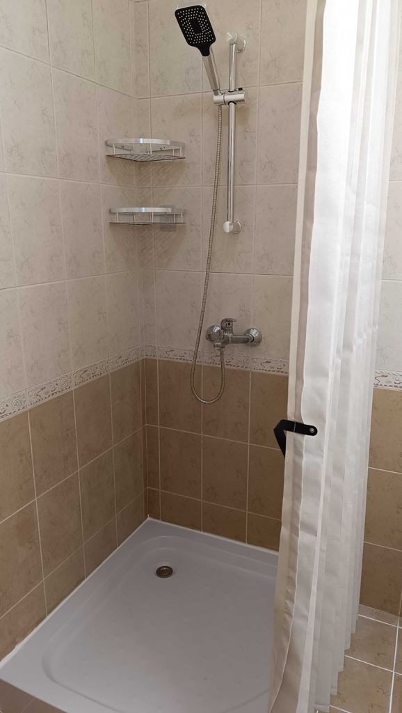 Дава се под наем Тристаен апартамент в Варна, ХЕИ - 125 кв.м за 700 € - Снимка #12