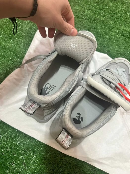 Off-White ODSY Sneakers – Grey