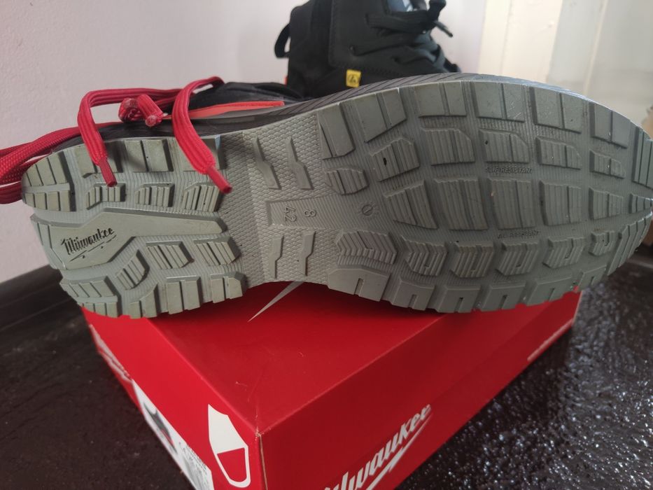 Високи работни обувки MILWAUKEE Flextred s3s 42 номер