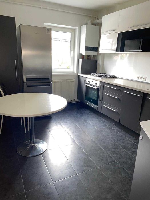 Inchiriez apartament in zona Cireșica