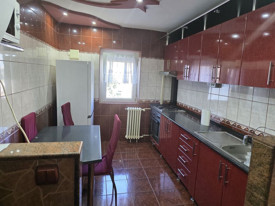 Închiriez apartament