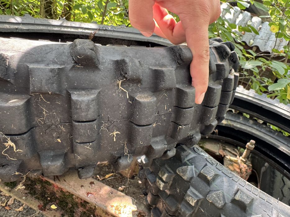 Anvelope Endurocross secand 140 80 -18 si 100/100-21 in stare buna