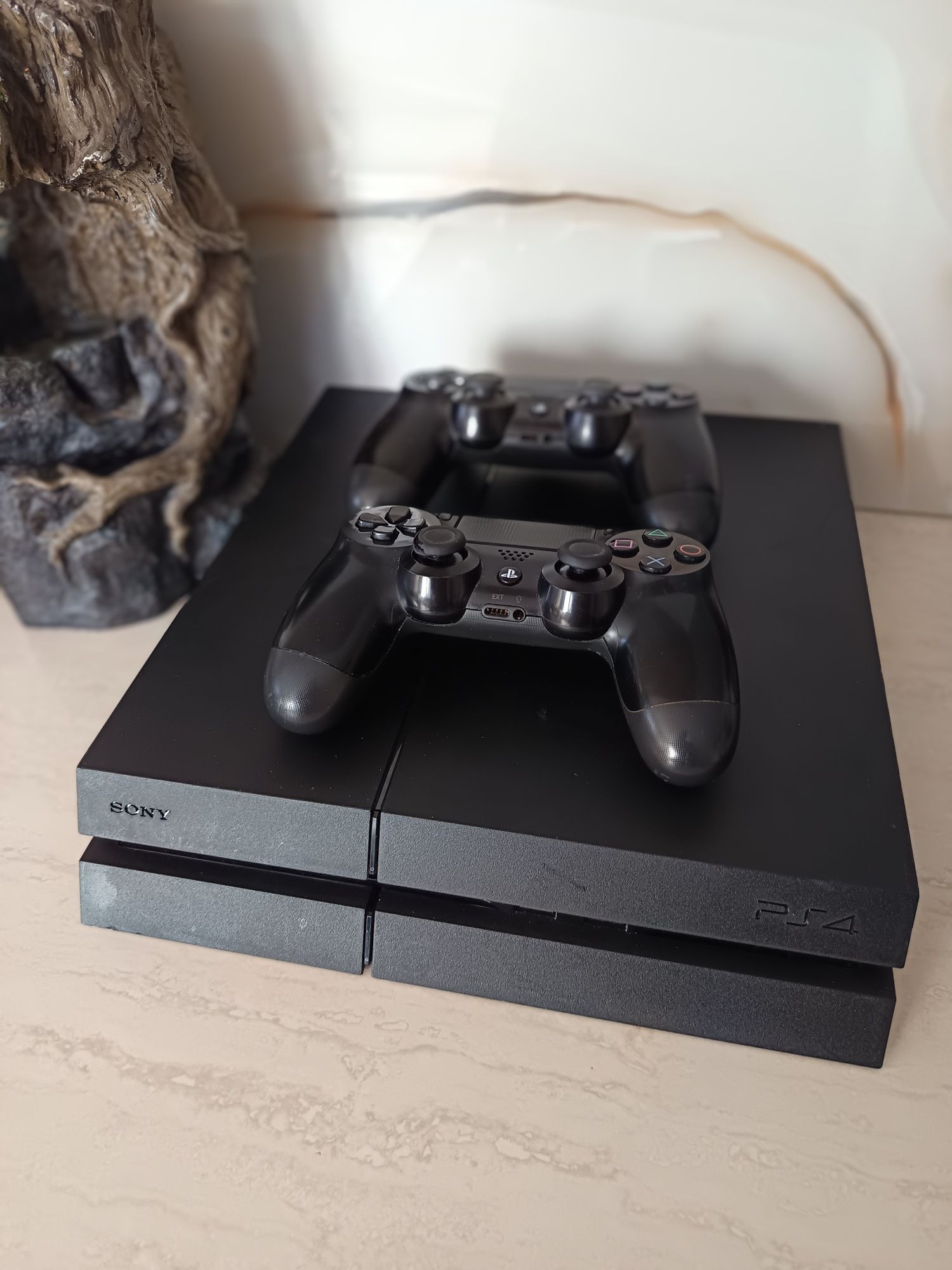 PS4/PlayStation 4 Phat 500GB HDD cu peste 10 jocuri+GTA 5+2 Manete
