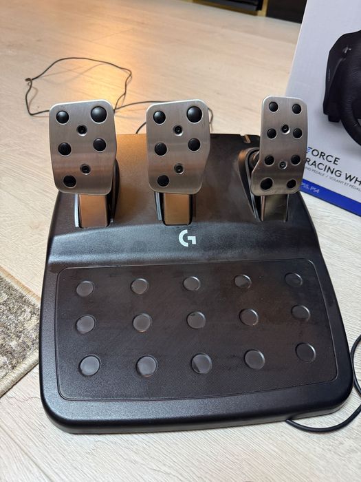 Volan Logitech G923 Trueforce pentru PS5, PS4 and Pc