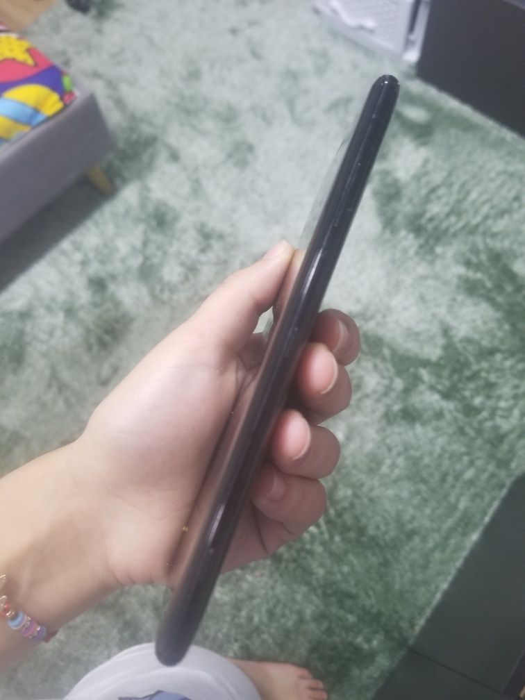 Vand urgent telefon nou Sony Xz3