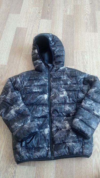 Продам осеннюю куртку для мальчика