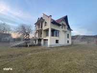 Casa de vanzare, cu 5 camere, 450 mp+teren 5800 mp, 10 km de Bistrita