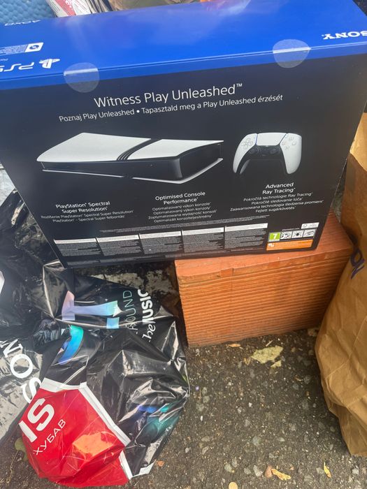 Плейстейшън 5 про в гаранция още година и половина