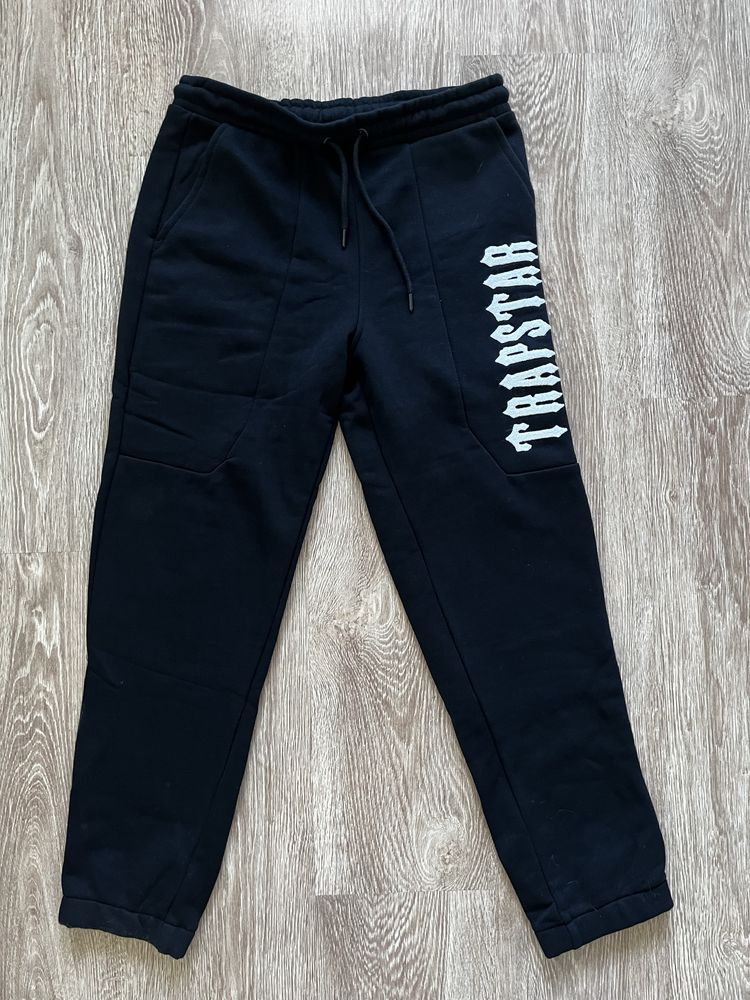 Trapstar екип
