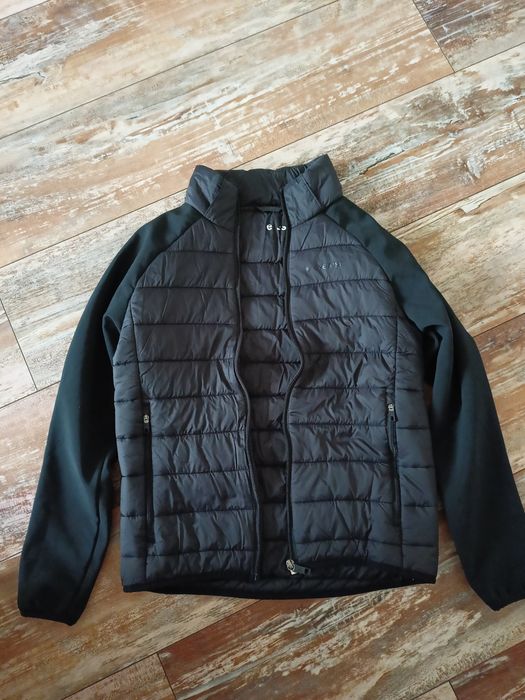 Geaca băieți 9, 10 ani in stare buna.