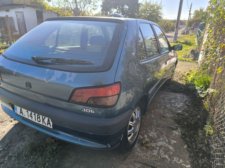 Продавам "Пежо 306"