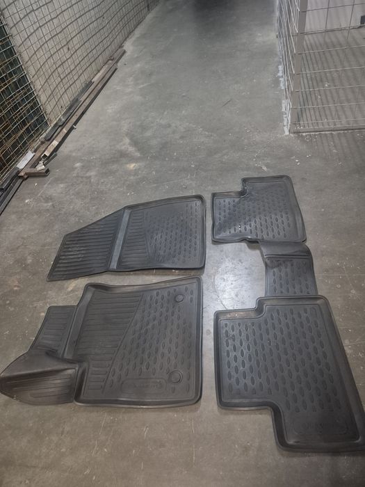 Vand presuri cauciuc Renault Megane