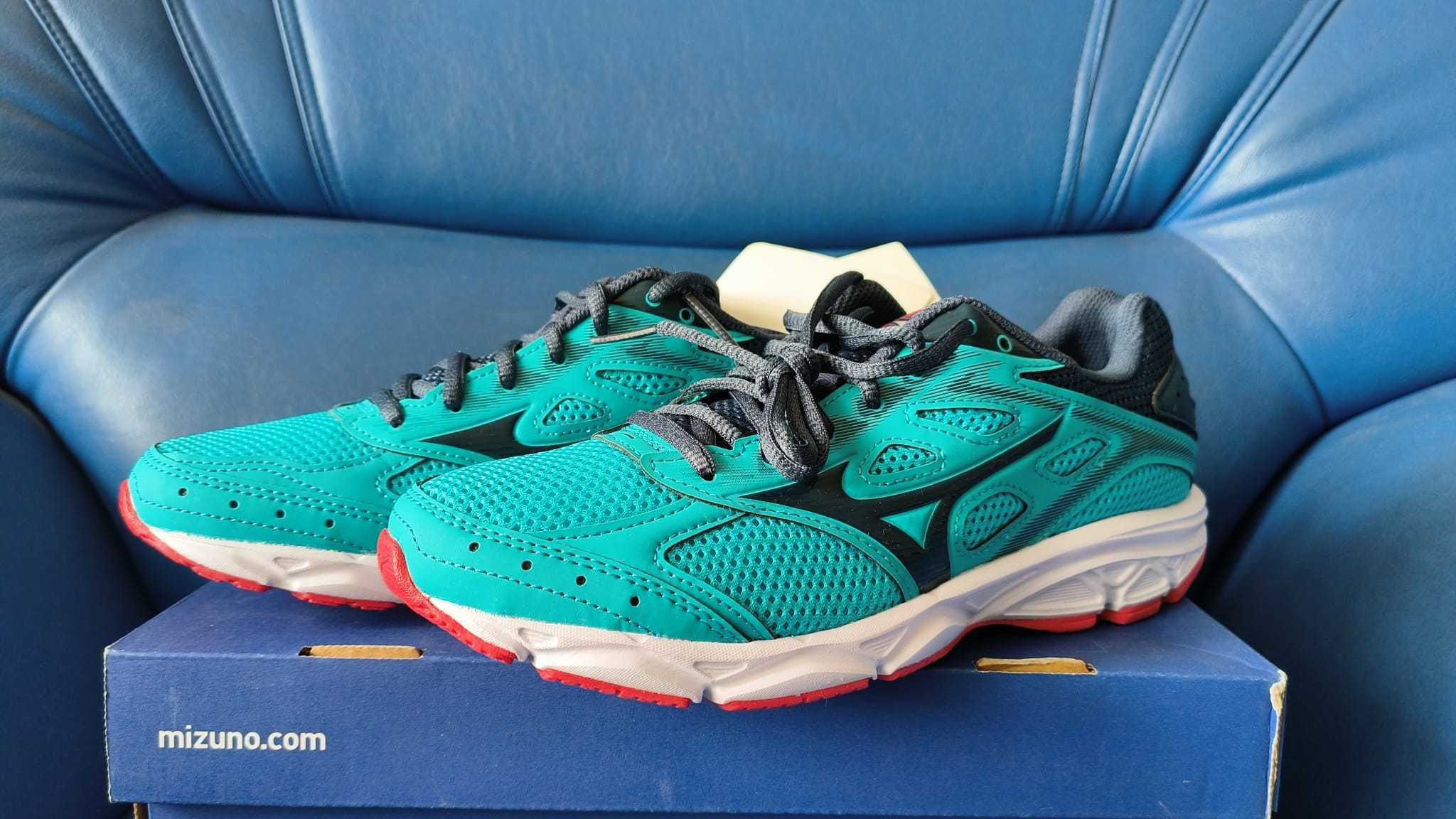 Mizuno - NOU - Marimea 37 - 150 ron