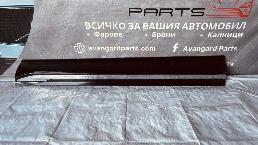 Декоративна лайстна за врата Volvo XC60 (2017-2023)