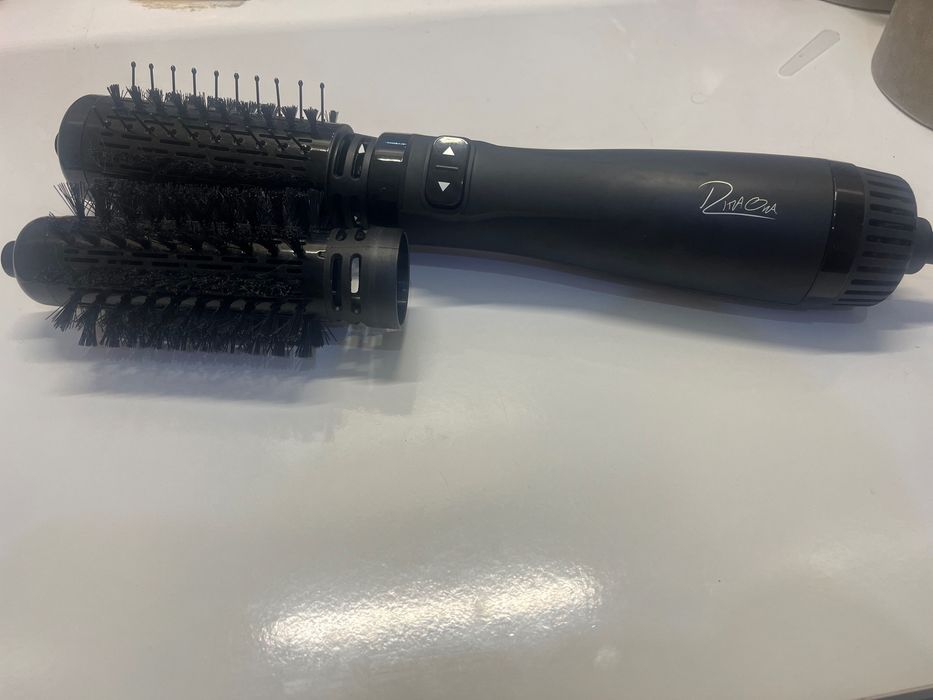 Сешоар с въртяща се четка