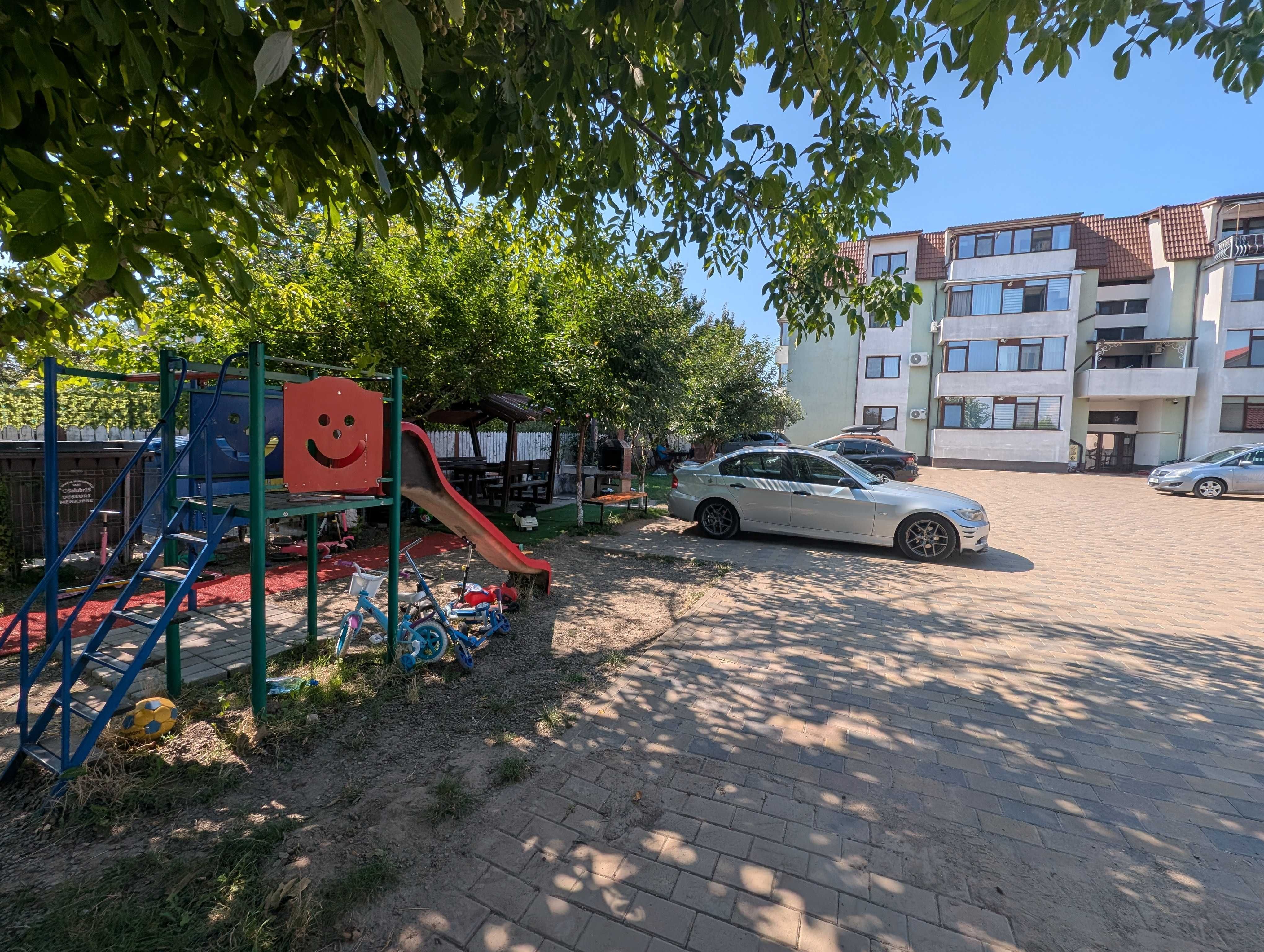 Apartament 2 camere din 2014 cu curte interioara - liber pe 10 August