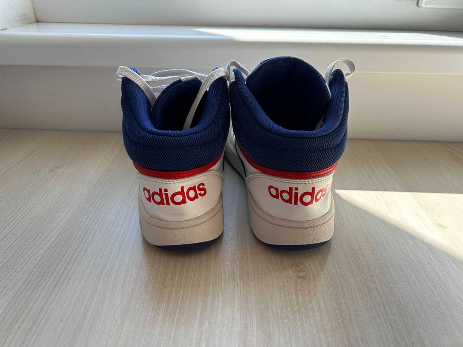 Продавам детски маратонки Adidas