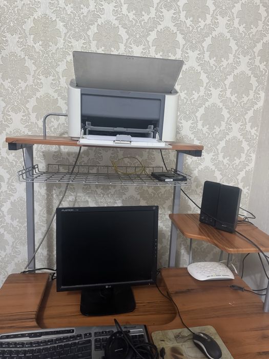 компьютер,принтер,компьютерный стол,клавиатура,мышка