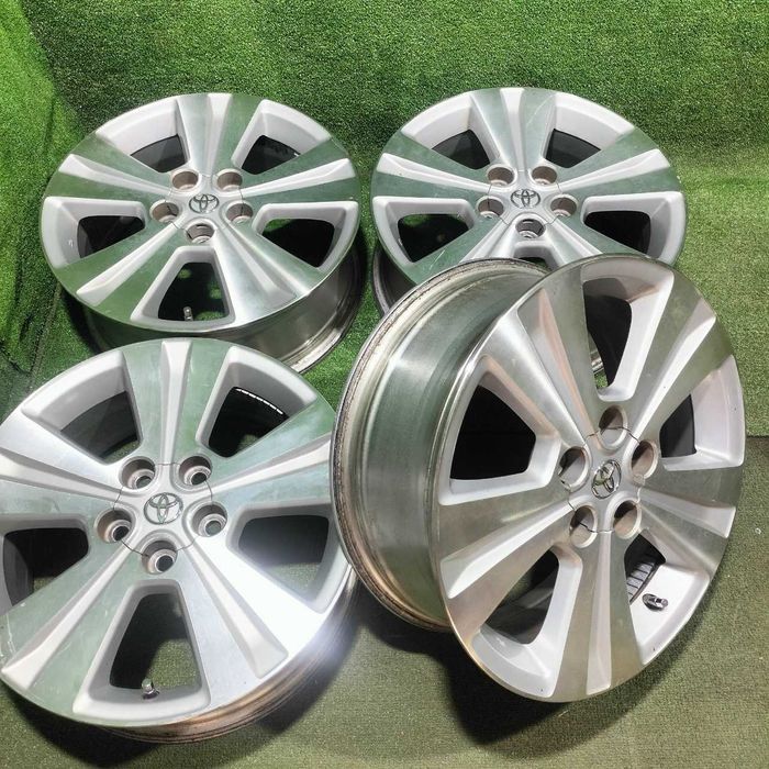 Продам Оригинальные диски Toyota Ipsum R17 6,5 JJ 5/114,3 ET45 DIA60,1