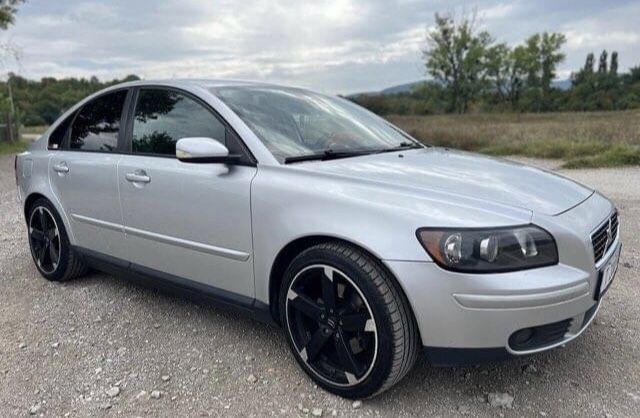 Продавам Volvo S40