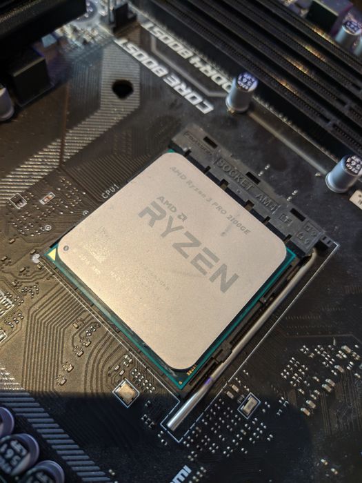 Ryzen 3 2100GE с вградена графика Radeon Vega 3