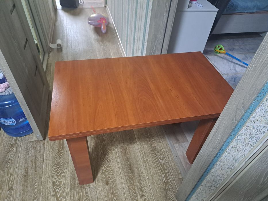 Продам стол журнальный