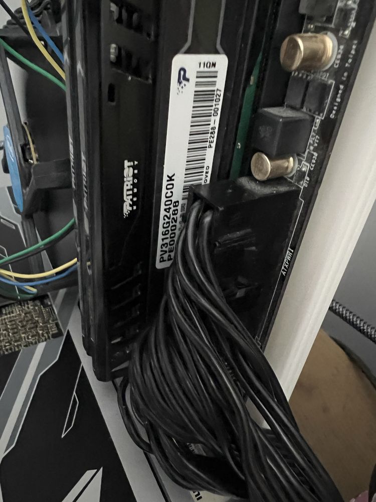 Дънна платка Asrock Z77 ITX с процрсор I5 3570k и рам памет 2x8 ddr3