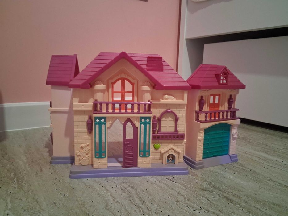 Детска кухня с течаща вода,височина 63 см,шир.45 см.Подарък-малка къща