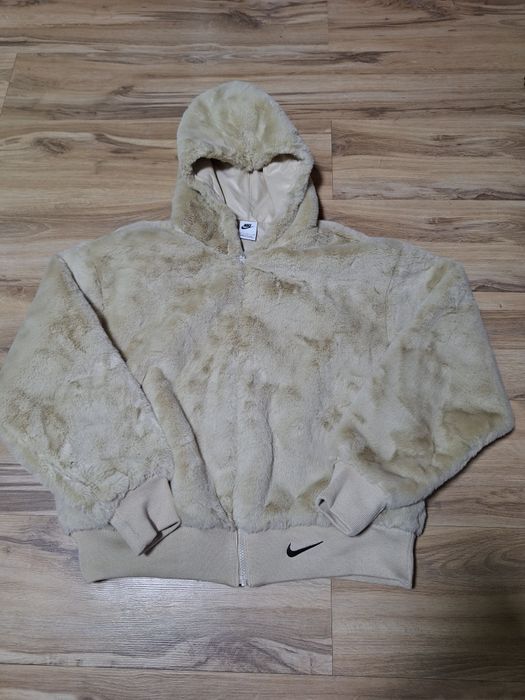 Geaca cu puf Nike