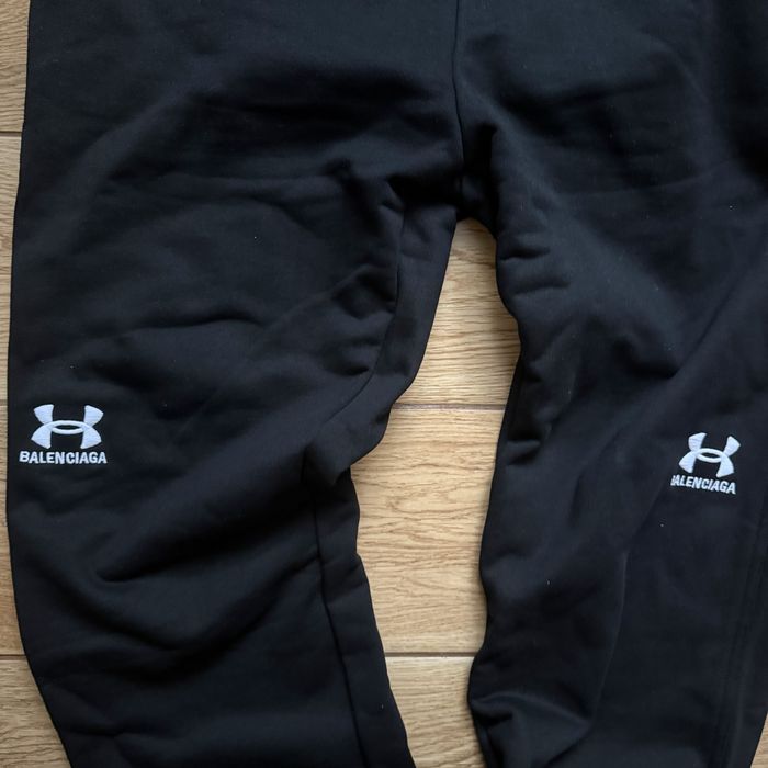 Pantaloni Balenciaga x Under Armour