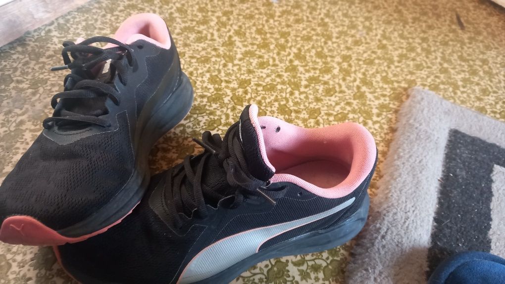 Дамски Маратонки PUMA оригинални  пишете  на лично моля :)