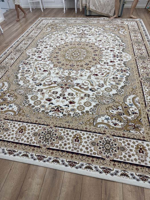 Продаю ковер Шахриназ 300/400 в отличном состоянии