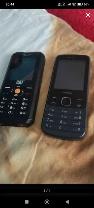 Vand doua telefoane
