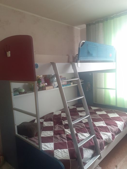 Двухярусная кровать