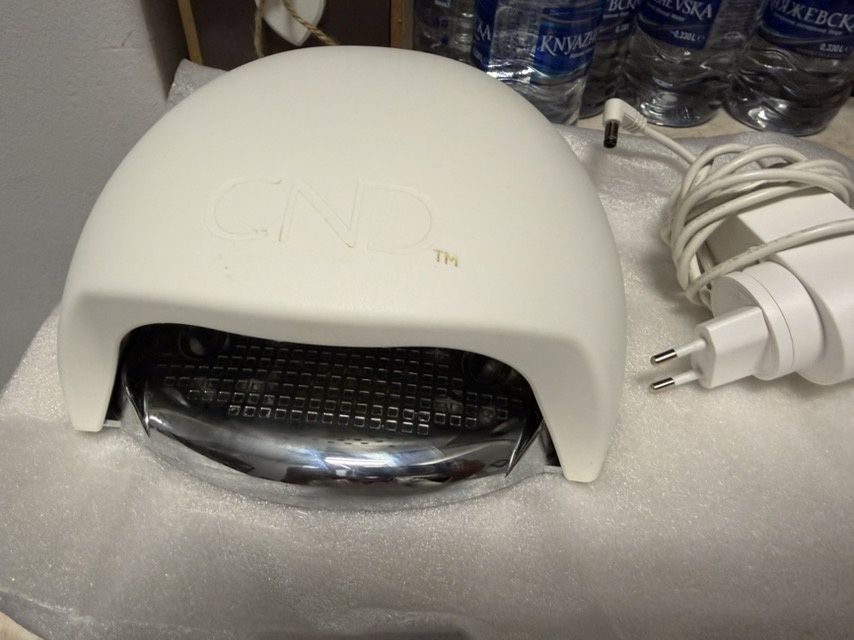 LED печки за маникюр CND