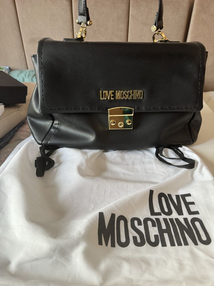 Голяма черна чанта Moschino нова