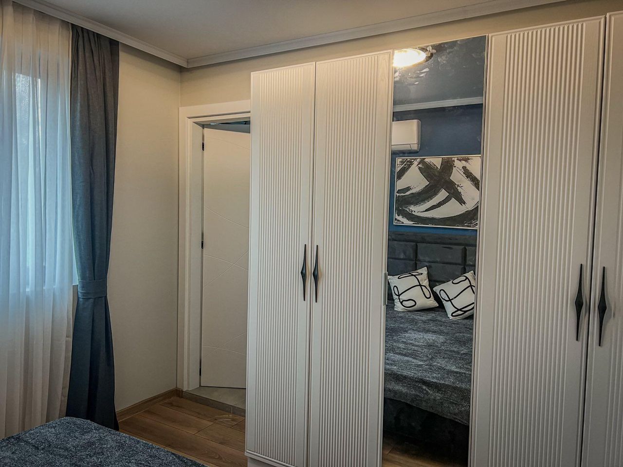 Дава се под наем Тристаен апартамент в Пловдив, Остромила - 96 кв.м за 918 € - Снимка #6