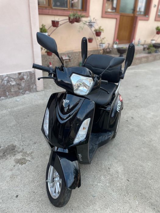 Vind tricicleta electrica in stare perfecta de functionare