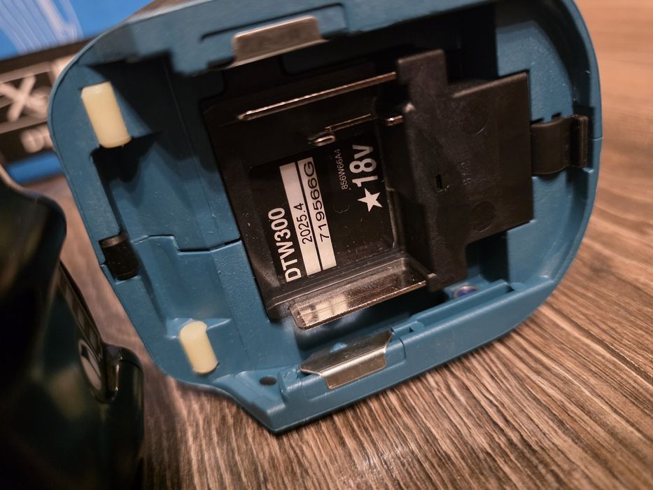 Impact Makita DTW300 18v / 2025 nou