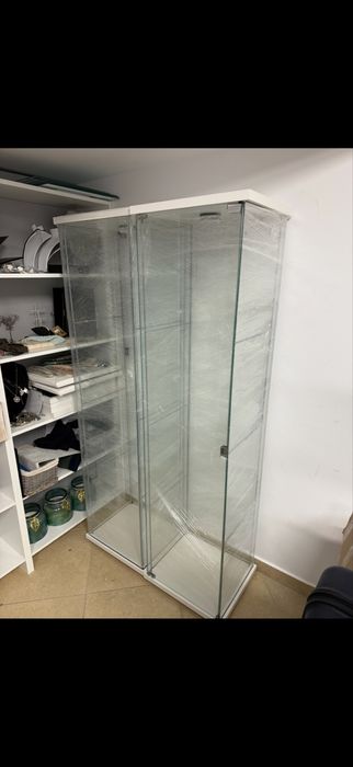 Vitrina mobilier sticla