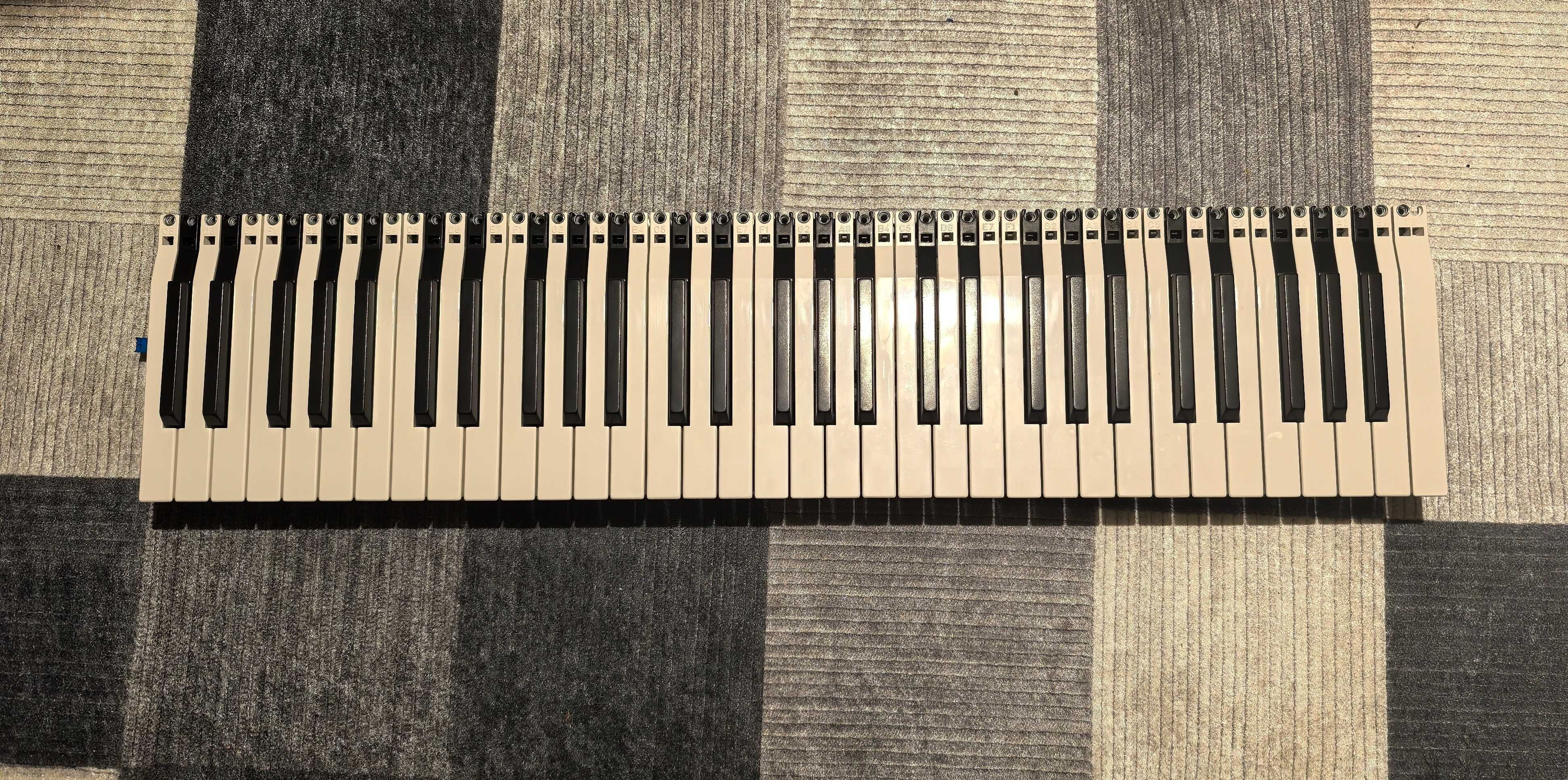 Продавам оригинална клавиатура за Korg Pa 5X
