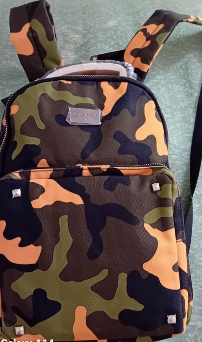 Scări din aluminiu și scule. Masă din inox Grundig Ocean 350