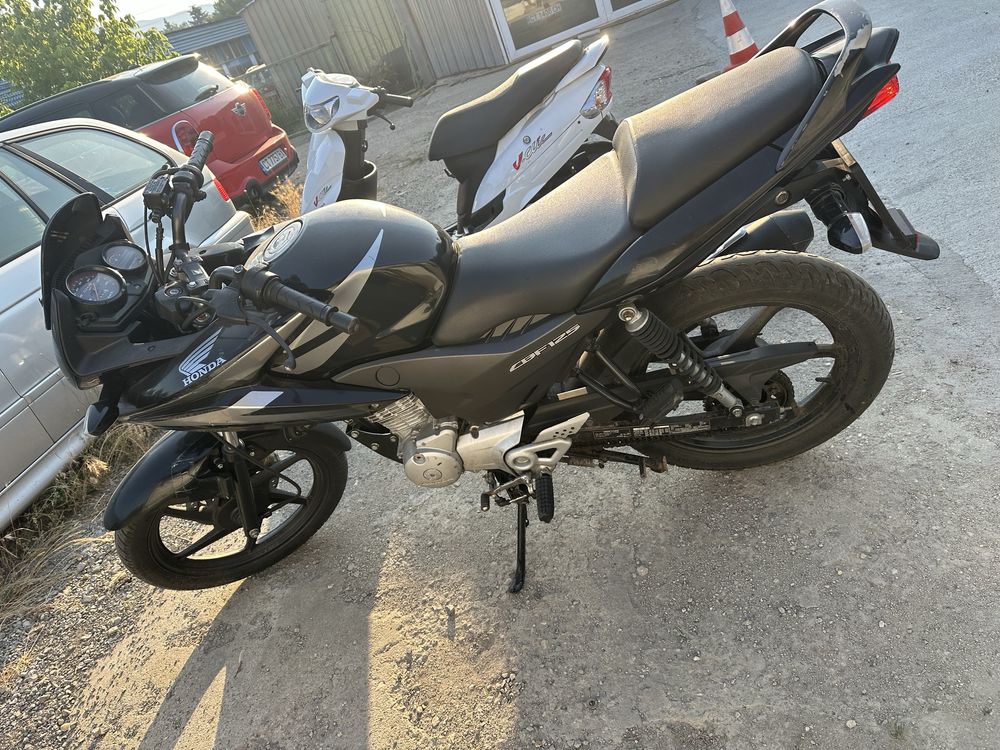 Yamaha CBF 125 2012.