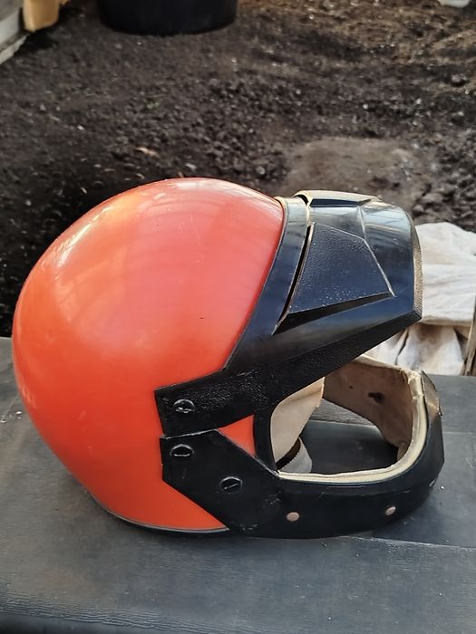 Каска на мотоцикл.