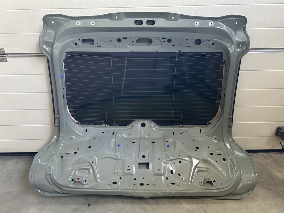 Volvo XC40 2023 - стъкло,крило,парктроник