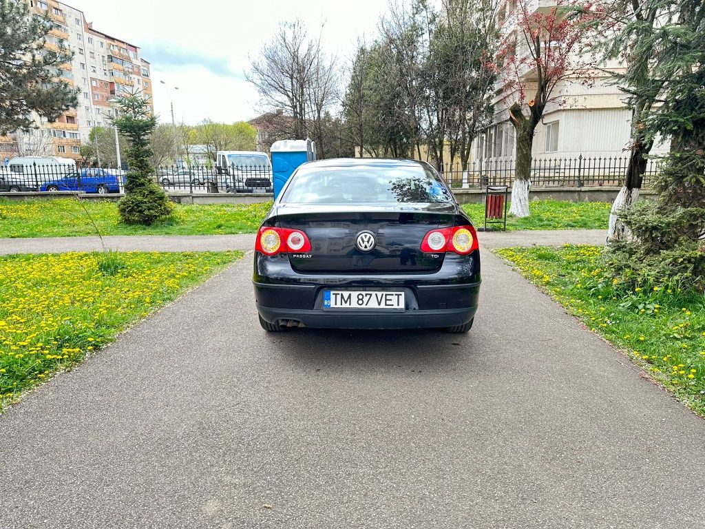 Vând vw Passat 1.9 tdi an 2006 pret 2850 euro neg