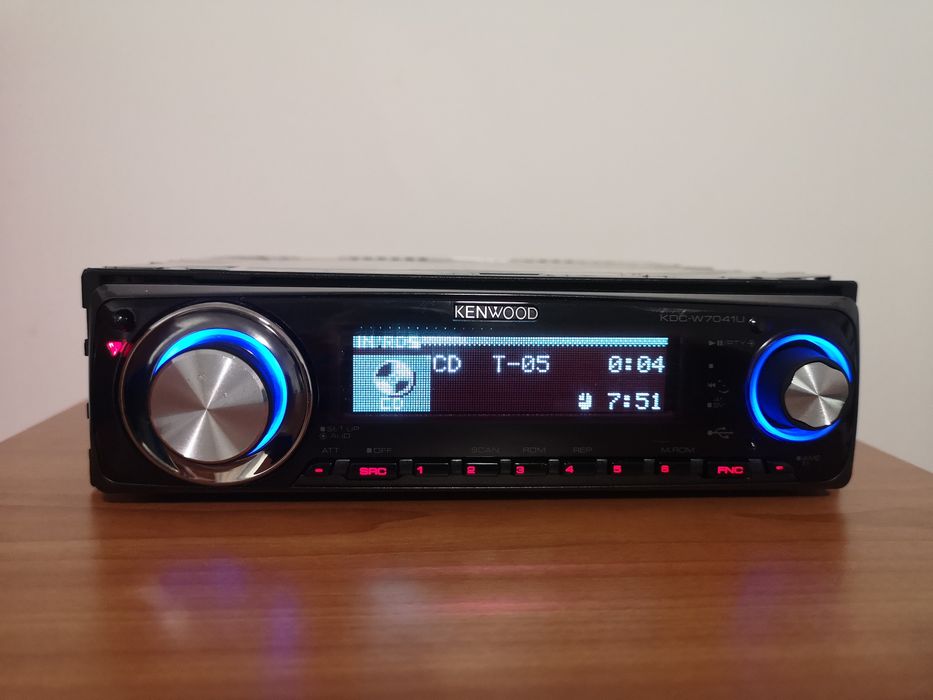 Vând casetofon auto