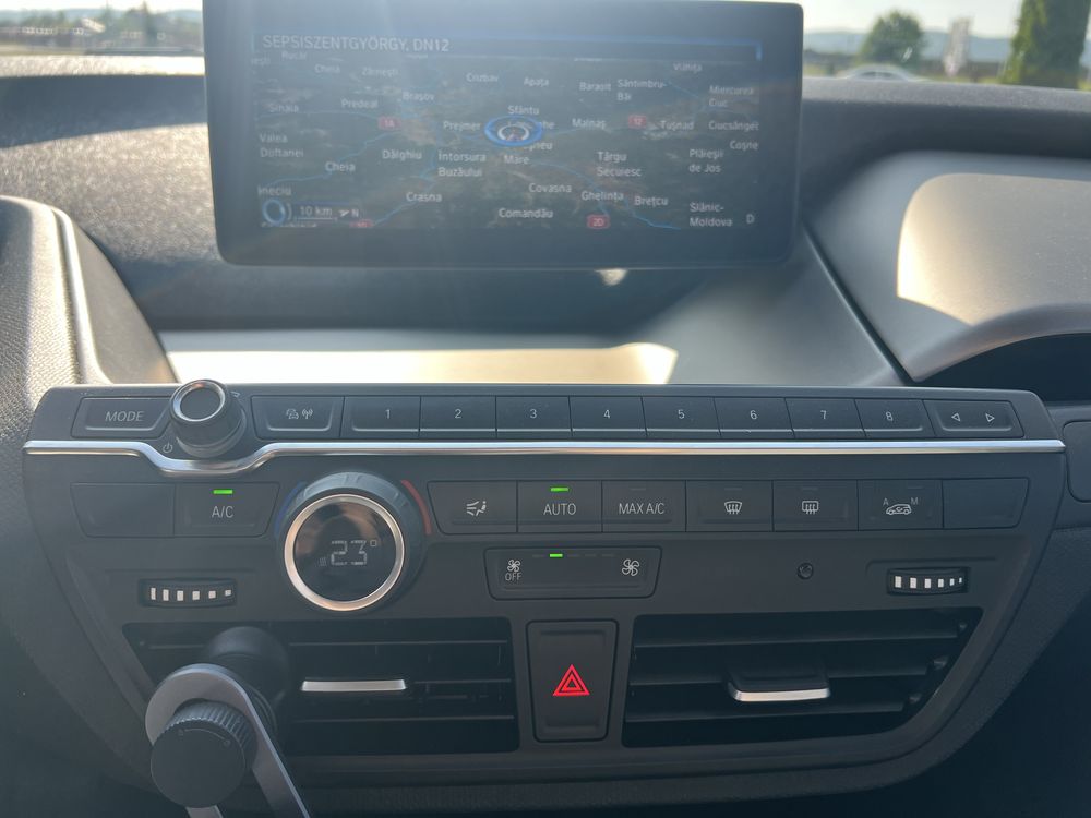 Vând sau schimb BMW I3