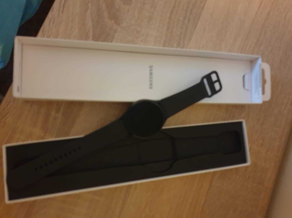 Samsung Galaxy watch4 44mm bt black чисто нов с гаранция