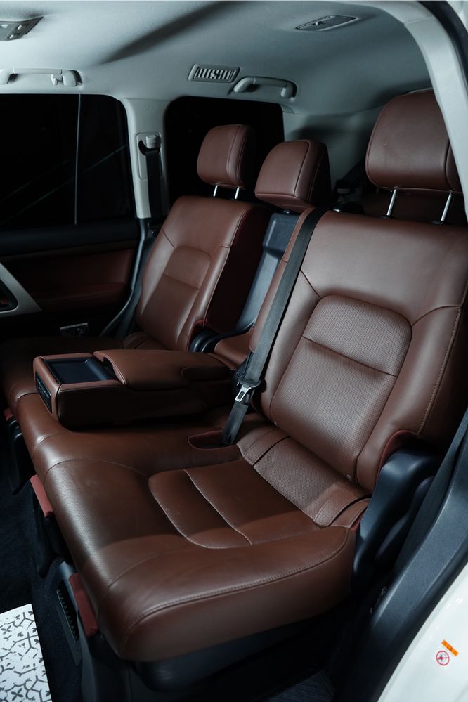 Toyota Land Cruiser 200